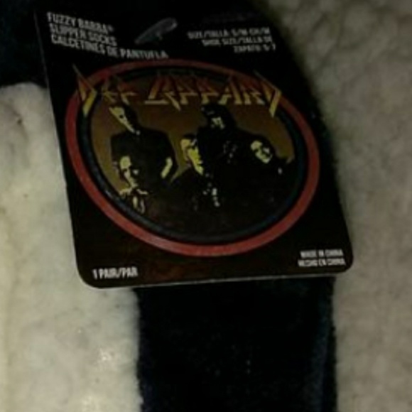 Def Leppard slippers brand new size 5 to 7 - Picture 2 of 4